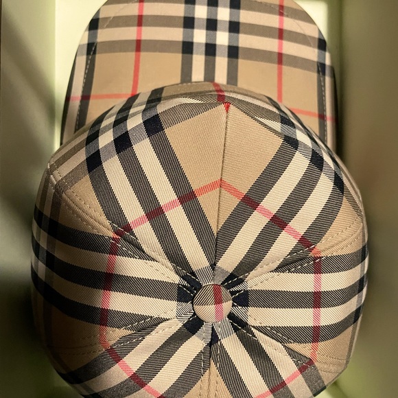 Classic Burberry Hat NWT - Picture 3 of 6
